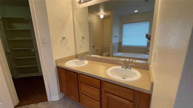 921 Simon Drive, Cedar Hill, TX 75104