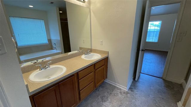 921 Simon Drive, Cedar Hill, TX 75104