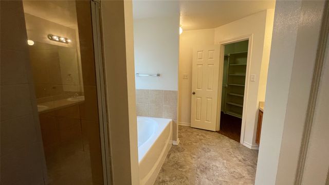 921 Simon Drive, Cedar Hill, TX 75104