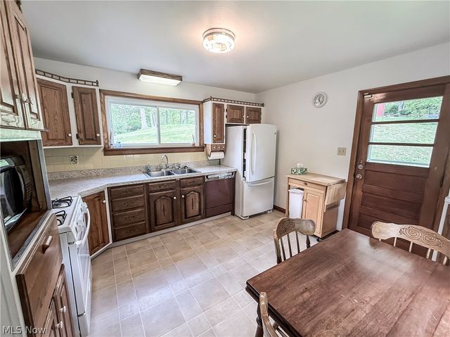 3567 williamstown Pike, Williamstown, WV 26187