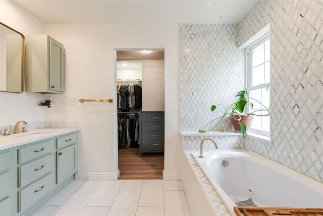 2700 Abbey Road, Oklahoma City, OK 73120