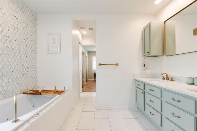 2700 Abbey Road, Oklahoma City, OK 73120