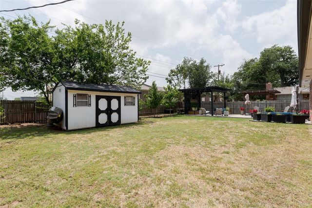 2700 Abbey Road, Oklahoma City, OK 73120