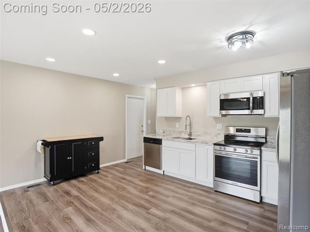 8618 Alwardt Drive, Sterling Heights, MI 48313
