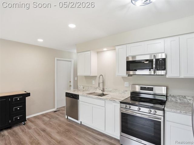 8618 Alwardt Drive, Sterling Heights, MI 48313