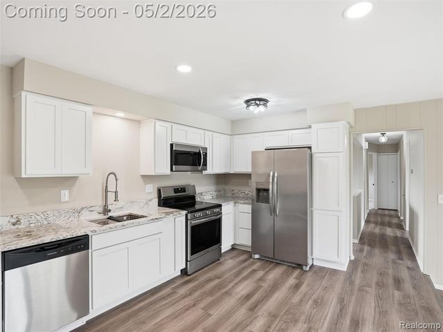 8618 Alwardt Drive, Sterling Heights, MI 48313