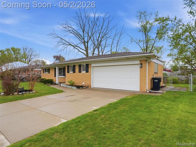 8618 Alwardt Drive, Sterling Heights, MI 48313