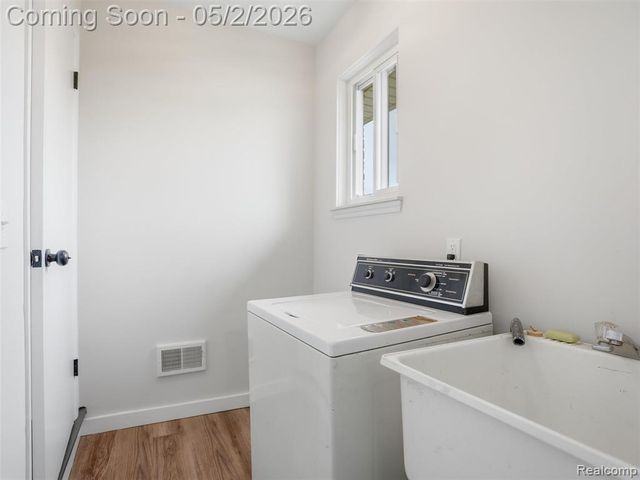 8618 Alwardt Drive, Sterling Heights, MI 48313
