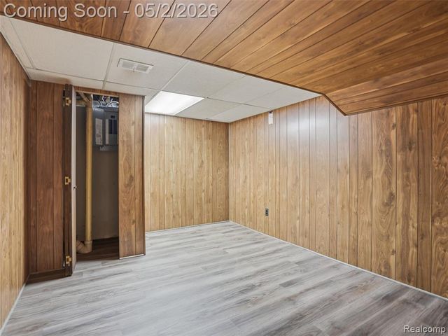8618 Alwardt Drive, Sterling Heights, MI 48313