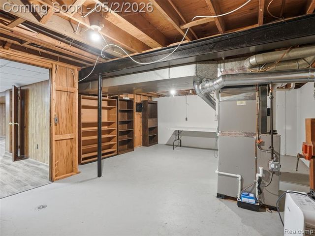 8618 Alwardt Drive, Sterling Heights, MI 48313