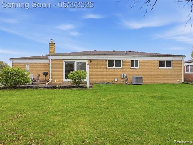 8618 Alwardt Drive, Sterling Heights, MI 48313