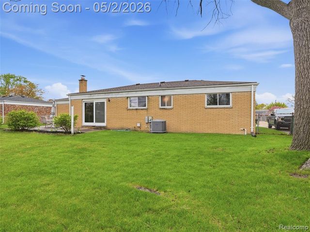 8618 Alwardt Drive, Sterling Heights, MI 48313