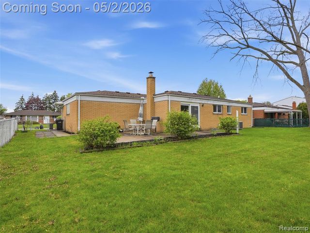 8618 Alwardt Drive, Sterling Heights, MI 48313