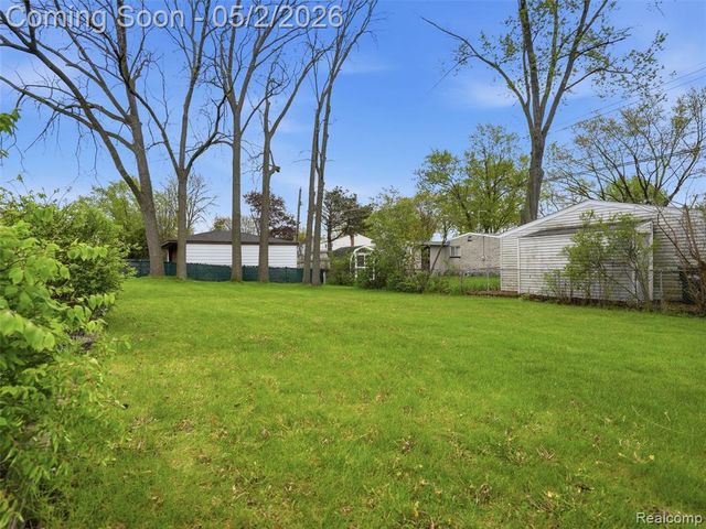 8618 Alwardt Drive, Sterling Heights, MI 48313