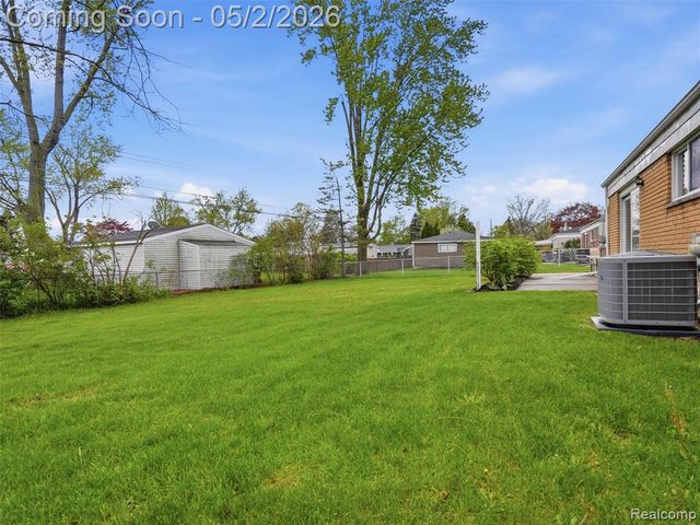 8618 Alwardt Drive, Sterling Heights, MI 48313