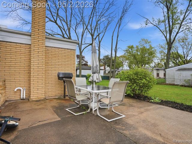 8618 Alwardt Drive, Sterling Heights, MI 48313