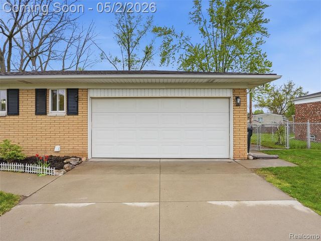8618 Alwardt Drive, Sterling Heights, MI 48313