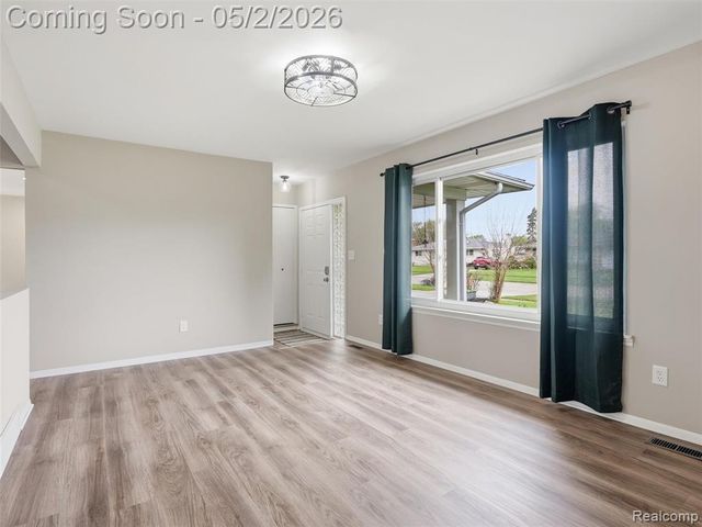 8618 Alwardt Drive, Sterling Heights, MI 48313