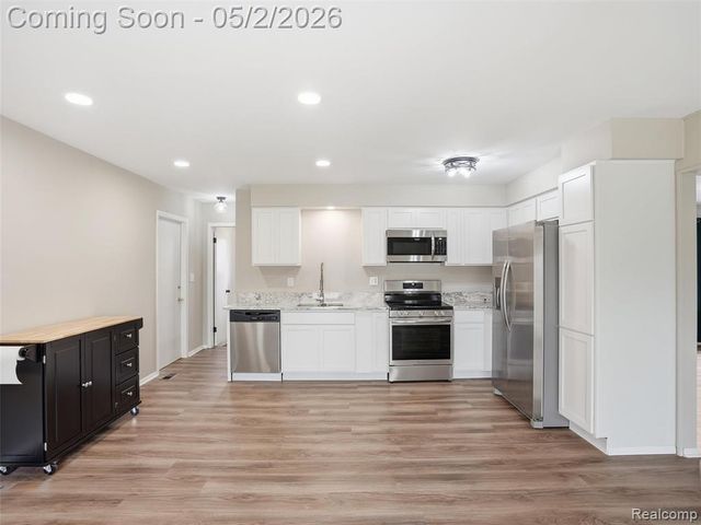 8618 Alwardt Drive, Sterling Heights, MI 48313
