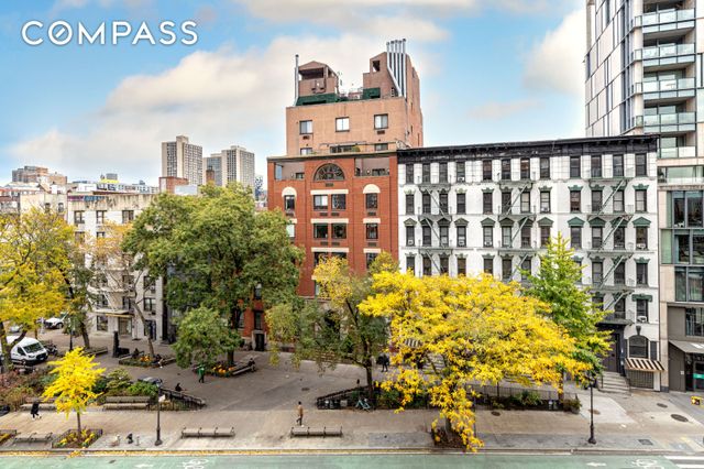 2 Charlton St Apt 7J, New York City, NY 10014