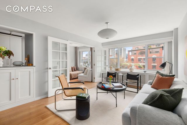 2 Charlton St Apt 7J, New York City, NY 10014