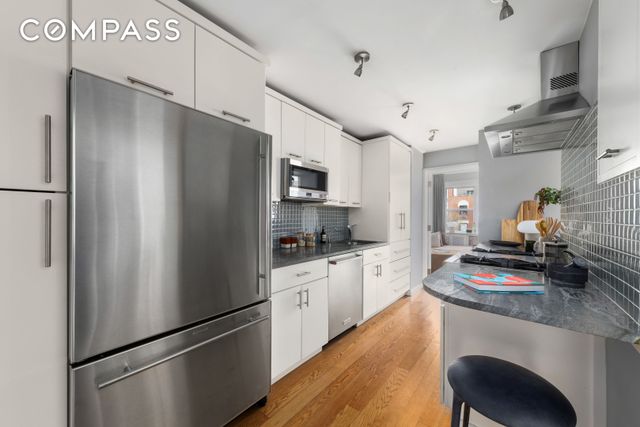 2 Charlton St Apt 7J, New York City, NY 10014