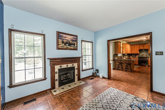 15940 Kentflatts Ln, Lanexa, VA 23089