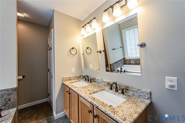 15940 Kentflatts Ln, Lanexa, VA 23089