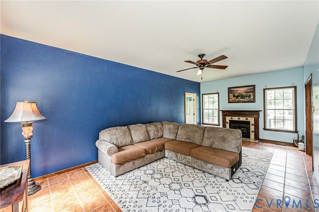 15940 Kentflatts Ln, Lanexa, VA 23089