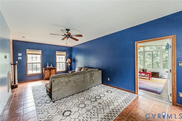 15940 Kentflatts Ln, Lanexa, VA 23089