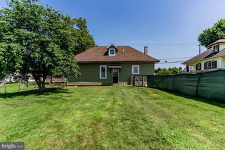 32 E MAIN ST, Carlisle, PA 17015