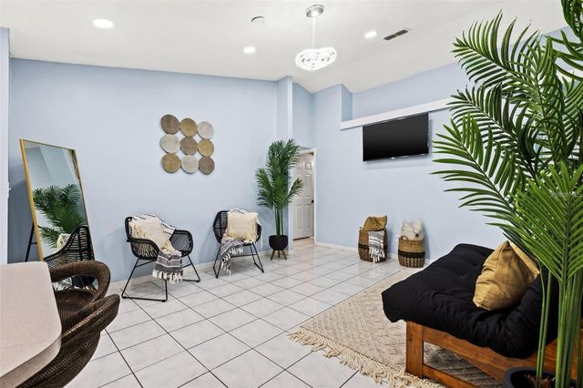 5102 N MACDILL AVENUE, Tampa, FL 33614