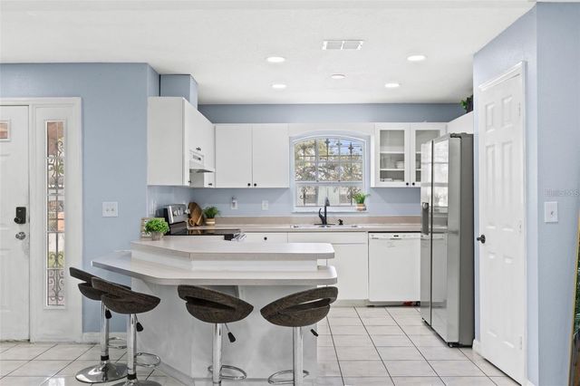 5102 N MACDILL AVENUE, Tampa, FL 33614