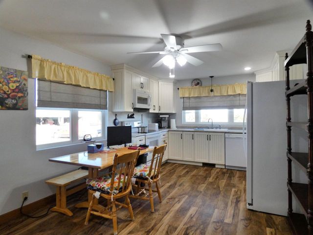 2238 GOLDEN GLOW ROAD, De Pere, WI 54115