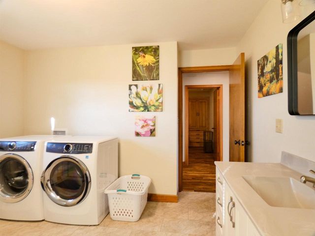 2238 GOLDEN GLOW ROAD, De Pere, WI 54115