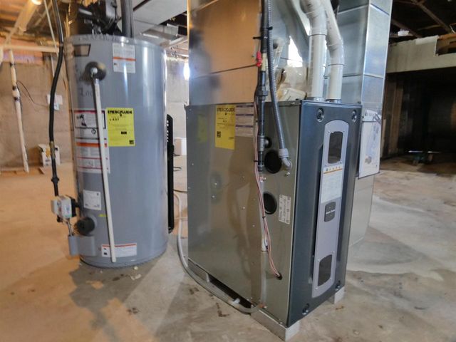 2238 GOLDEN GLOW ROAD, De Pere, WI 54115