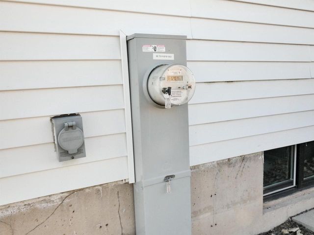 2238 GOLDEN GLOW ROAD, De Pere, WI 54115