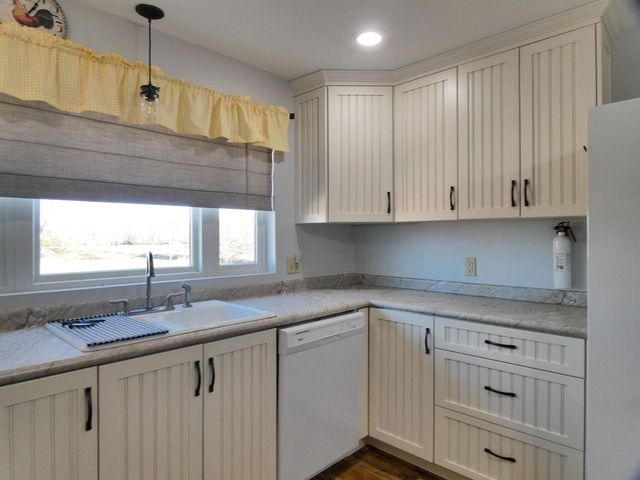 2238 GOLDEN GLOW ROAD, De Pere, WI 54115