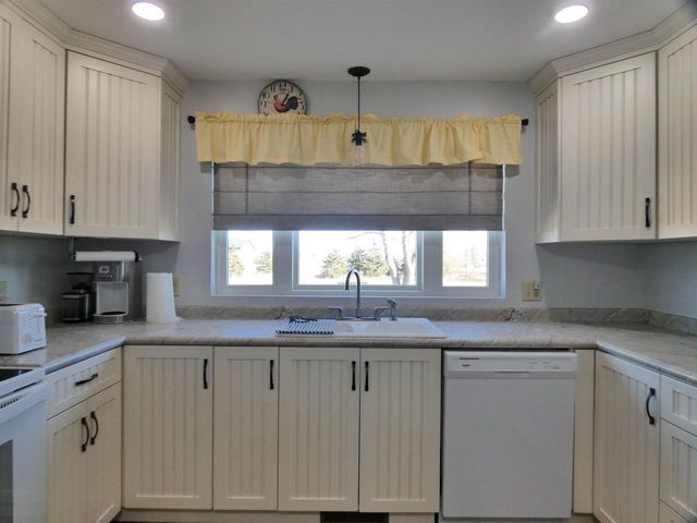 2238 GOLDEN GLOW ROAD, De Pere, WI 54115