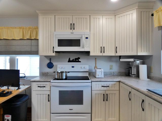 2238 GOLDEN GLOW ROAD, De Pere, WI 54115