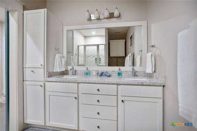 507 S 7th Street, Port O'connor, TX 77982