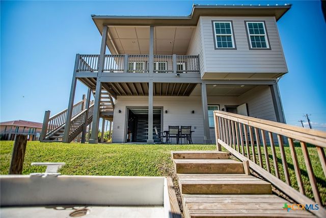 507 S 7th Street, Port O'connor, TX 77982