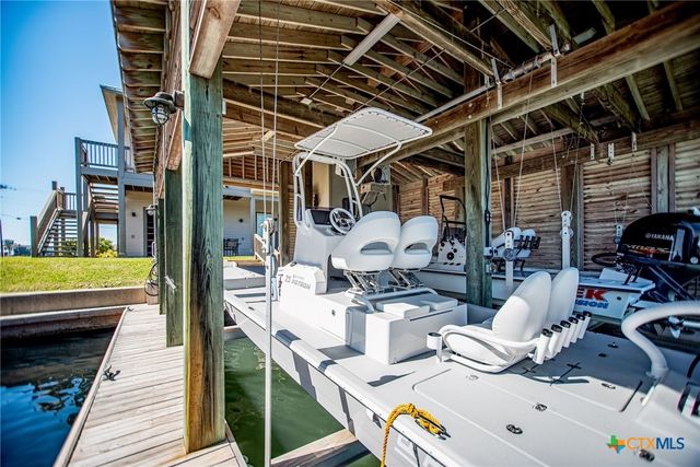 507 S 7th Street, Port O'connor, TX 77982