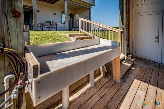 507 S 7th Street, Port O'connor, TX 77982