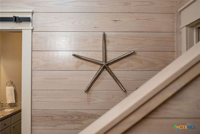 507 S 7th Street, Port O'connor, TX 77982