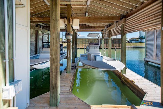 507 S 7th Street, Port O'connor, TX 77982