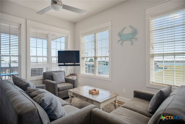 507 S 7th Street, Port O'connor, TX 77982