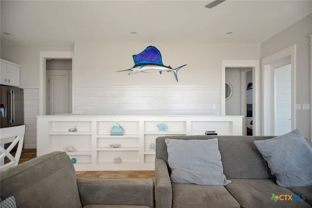 507 S 7th Street, Port O'connor, TX 77982