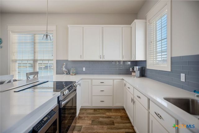 507 S 7th Street, Port O'connor, TX 77982