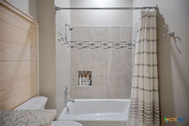 507 S 7th Street, Port O'connor, TX 77982